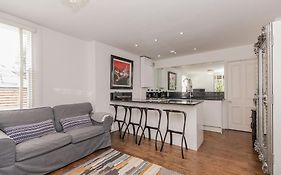 Flat 2, 158 Abingdon Road